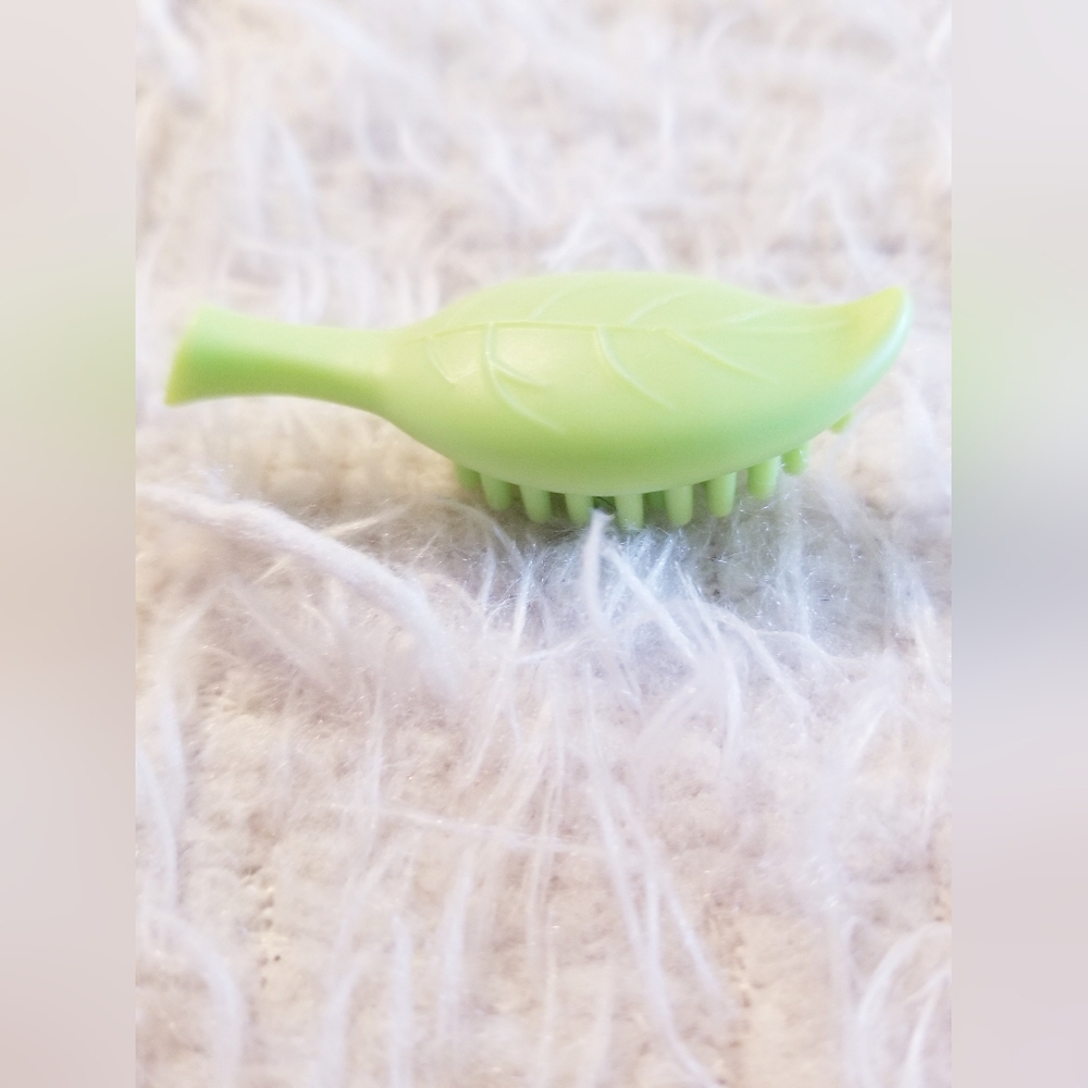Green Leaf Doll Brush Miniature